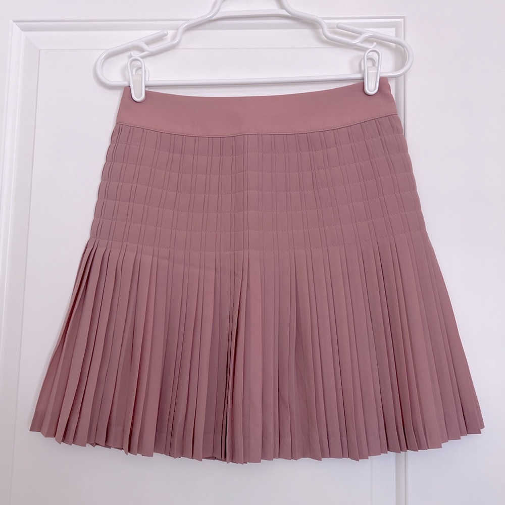 NWT J Crew Factory Pleated Skirt. Size 00. Dusty Pink Color.